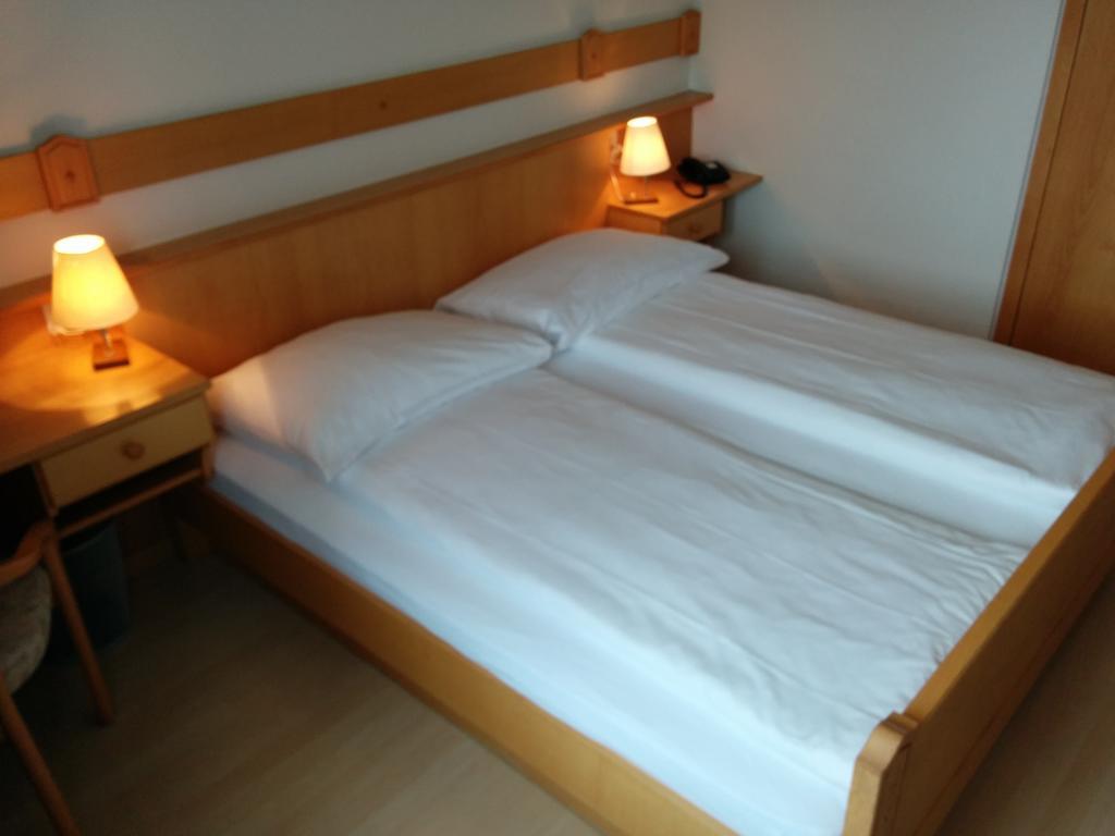 Hotel Terminus Samedan Room photo