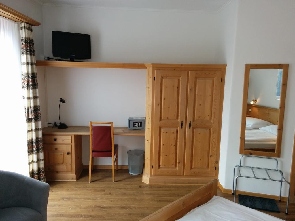 Hotel Terminus Samedan Room photo