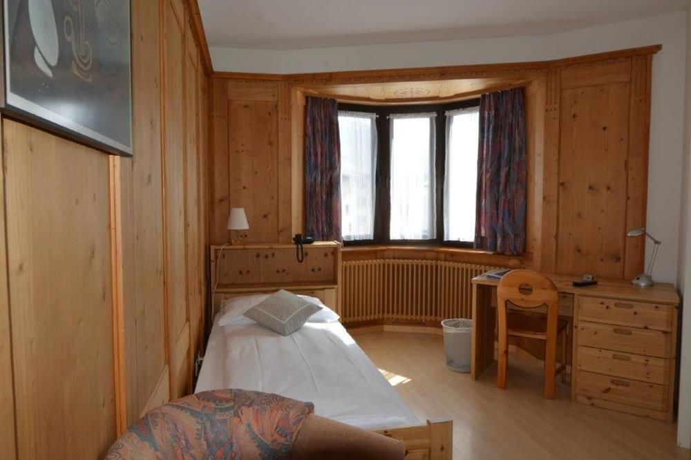 Hotel Terminus Samedan Exterior photo